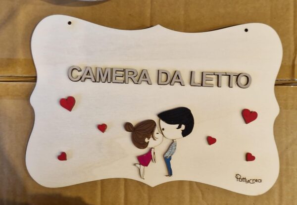 Targa fuoriporta camera da letto con omini dipinti  a mano   L.25x17cm con decori Pattycrea 4675