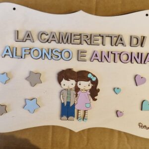 Targa fuoriporta cameretta con omini dipinti  a mano   L.25x17cm con decori Pattycrea 4676