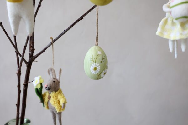 Uovo di Pasqua con fiori dipinti a mano h7 d5 cm verde Chic Antique