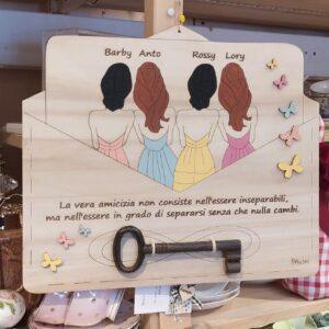 Busta posta personalizzata per amiche con chiave in ferro dipinta cod 3212 40cm