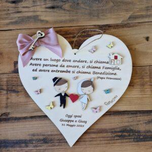 Cuore con sposi personalizzabile dipinta a mano a rilievo 25cm Pattycrea