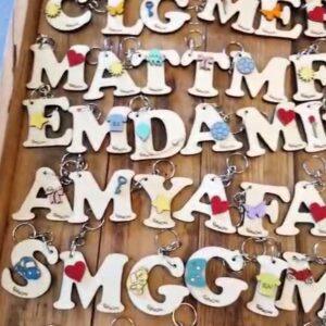Letterina con soggetto dipinto a mano 5cm cod 4845 pattycrea