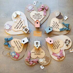 Cuore legno con frase incisa a laser e applicazioni stelle chiavi cuoricini nastrini casa in legno tutto personalizzabile H.25cm 2778