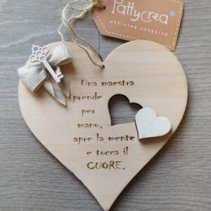 Cuore in legno con frase personalizzabile fiocco in tessuti e chiave L.15cm 2203