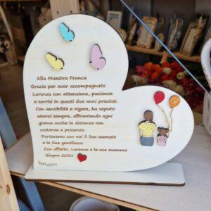 Cuore legno con base e frase personaggi di spalle palloncini e farfalle personalizzato a tema H. 25cm Pattycrea 4803