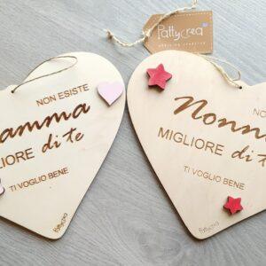 Cuore legno con frase Non esiste mamma o nonna migliore di te personalizzabile L.25 cm 2322