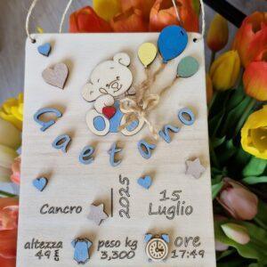 Targa in legno incisa a laser con i dati della nascita personalizzabile orsetto palloncini decori a rilievo H.20cm